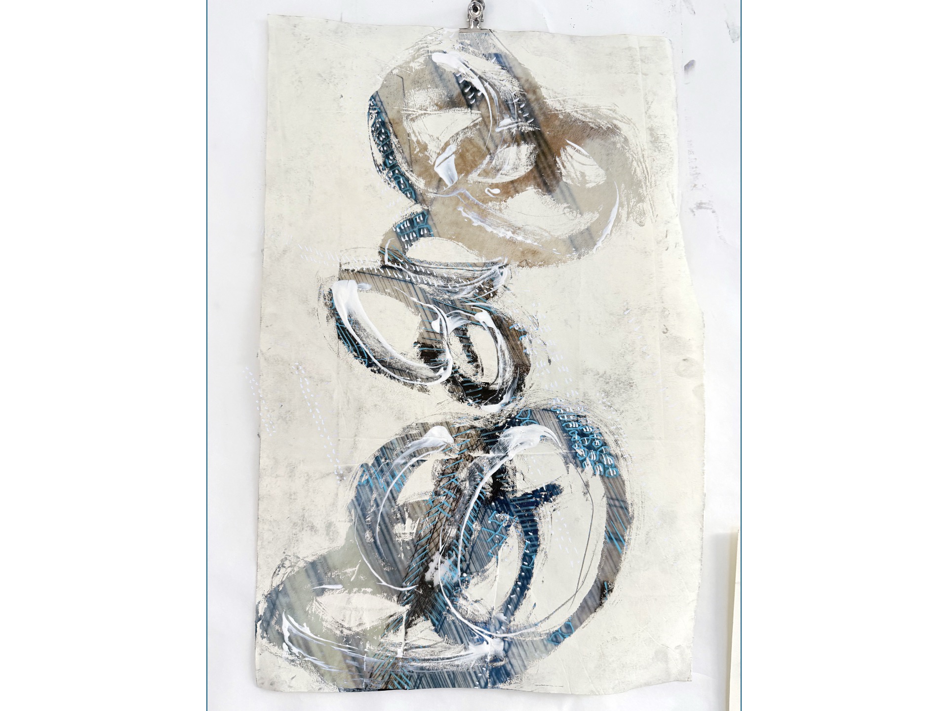 Bones grow in circles — view 2